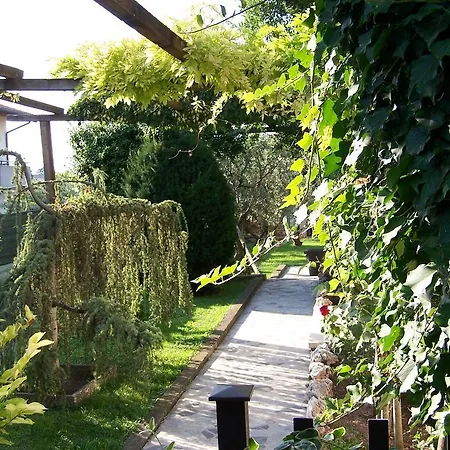 Casa Ginev Room & Apartments Frühstückspension 3*