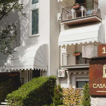 לינה וארוחת בוקר Casa Ginev & *