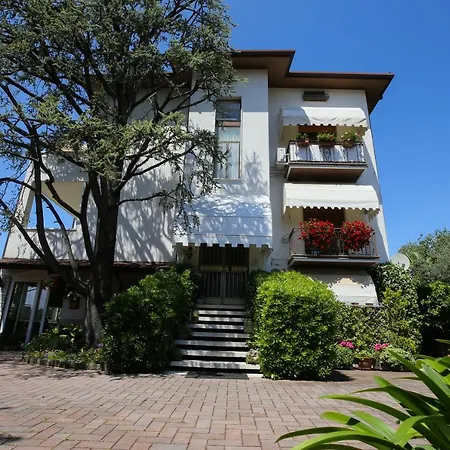 Casa Ginev & לינה וארוחת בוקר *