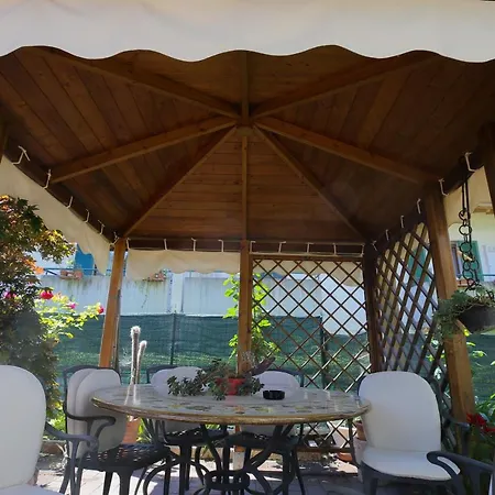 Casa Ginev Room & Apartments Frühstückspension